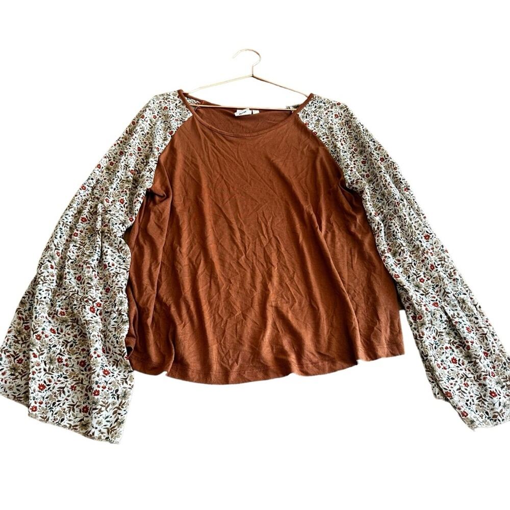 Grace & Emma  Flare floral Sleeve Blouse Size large